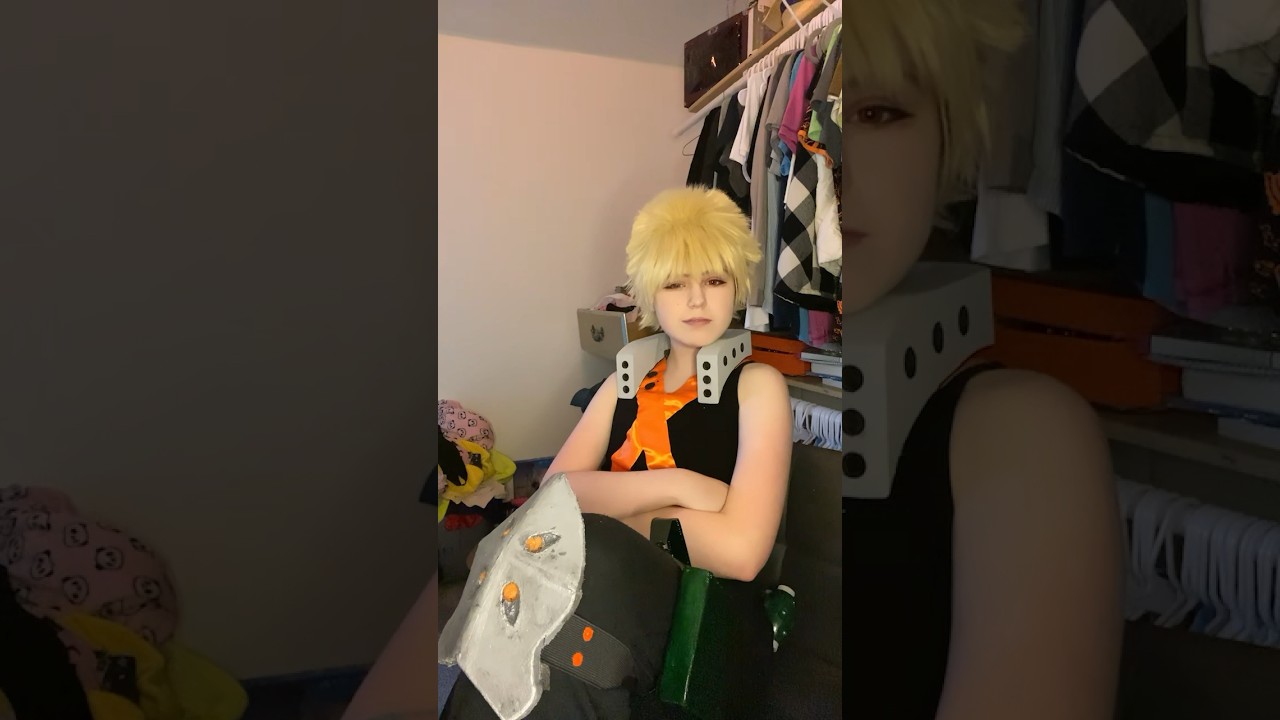 Bakugo hero suit reveal(without the gauntlets) 