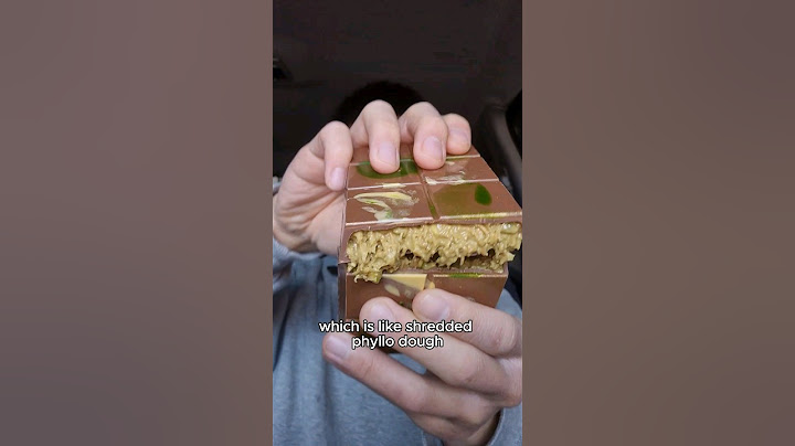 Trying the VIRAL Dubai Chocolate Bar 🍫🥜