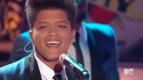 Bruno Mars - Valerie (Tribute to Amy Winehouse)