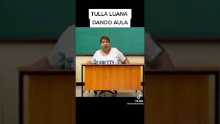 Tulla Luana Dando Aula