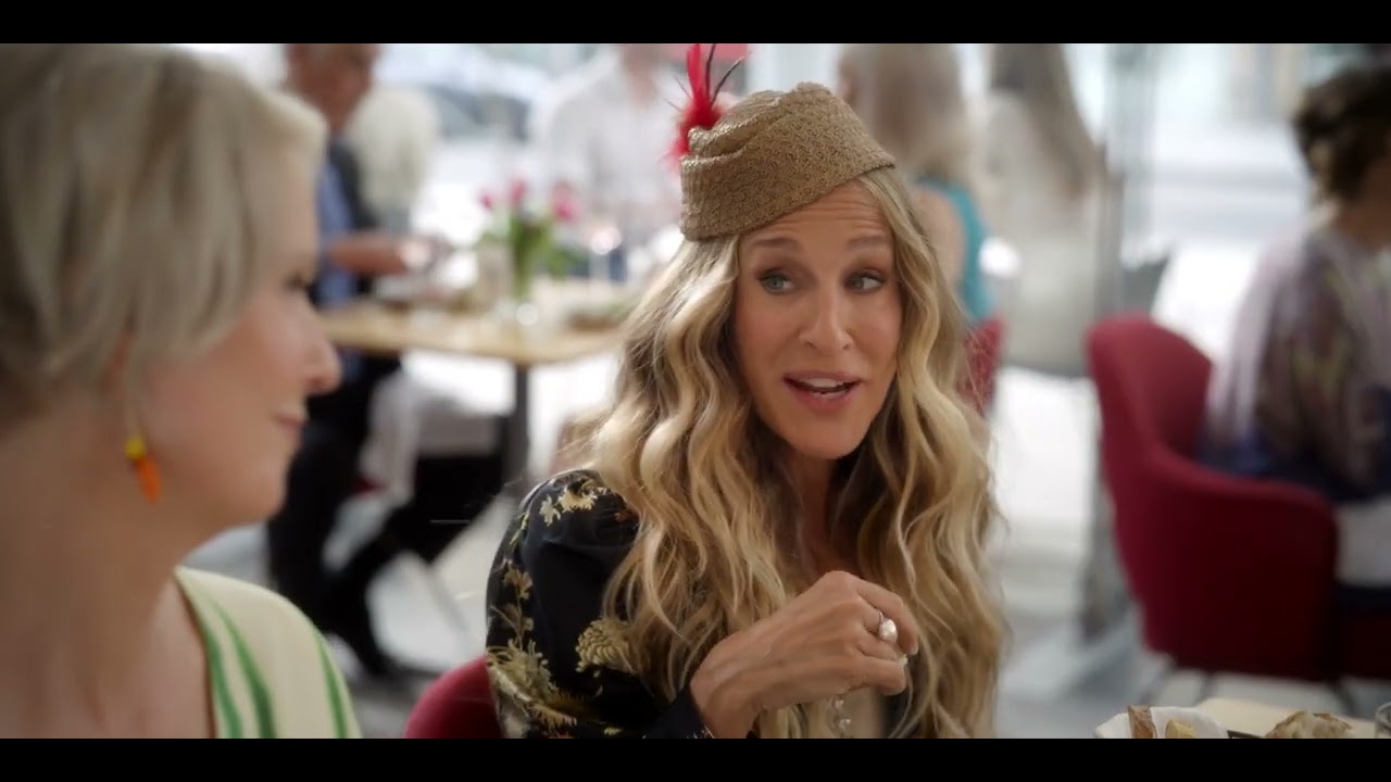 Sarah Jessica Parker, Cynthia Nixon in And just like that -first diner ...