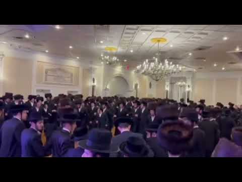 ילד הפלא יהודה זילברברג עם הזמר בנצי וובערמן - מקהלת שירה ותזמורת של הערשי לאנגסאם