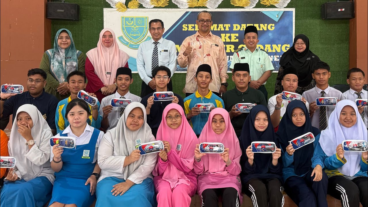 MAJLIS PENYERAHAN KIT SPM SMK PASIR GUDANG