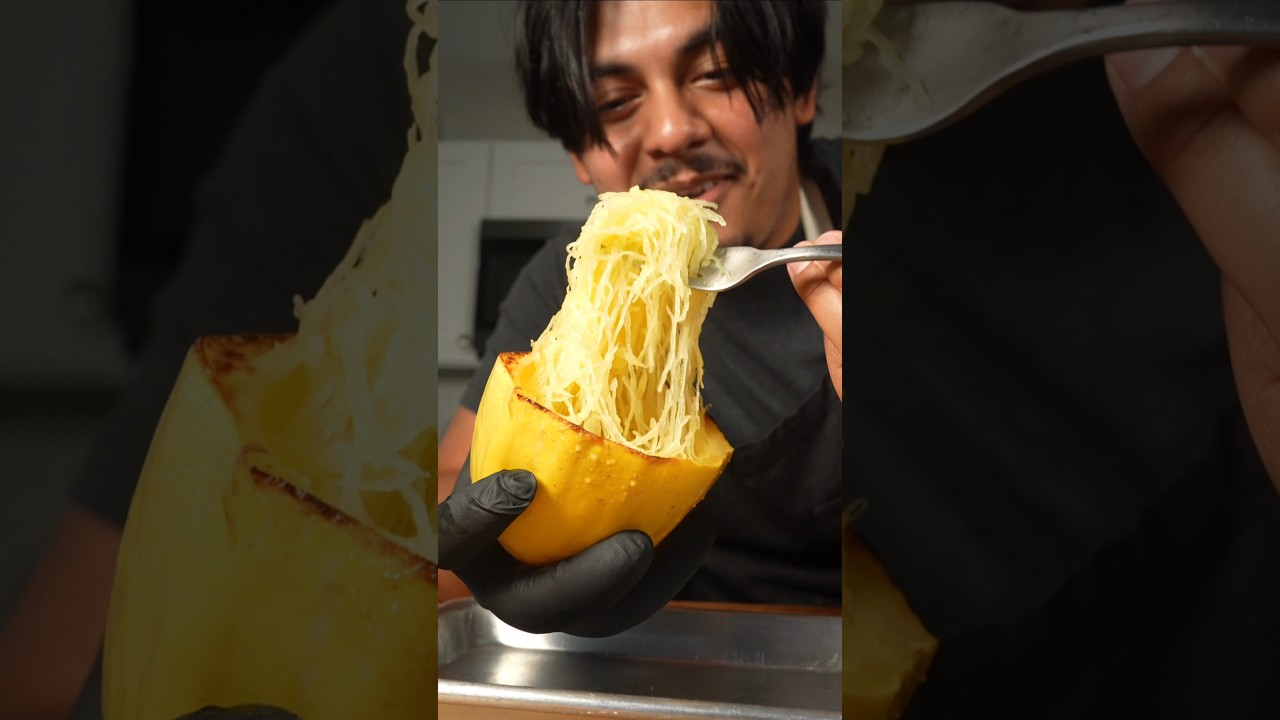 Spaghetti Squash with Bell Pepper Sauce and Ground Turkey