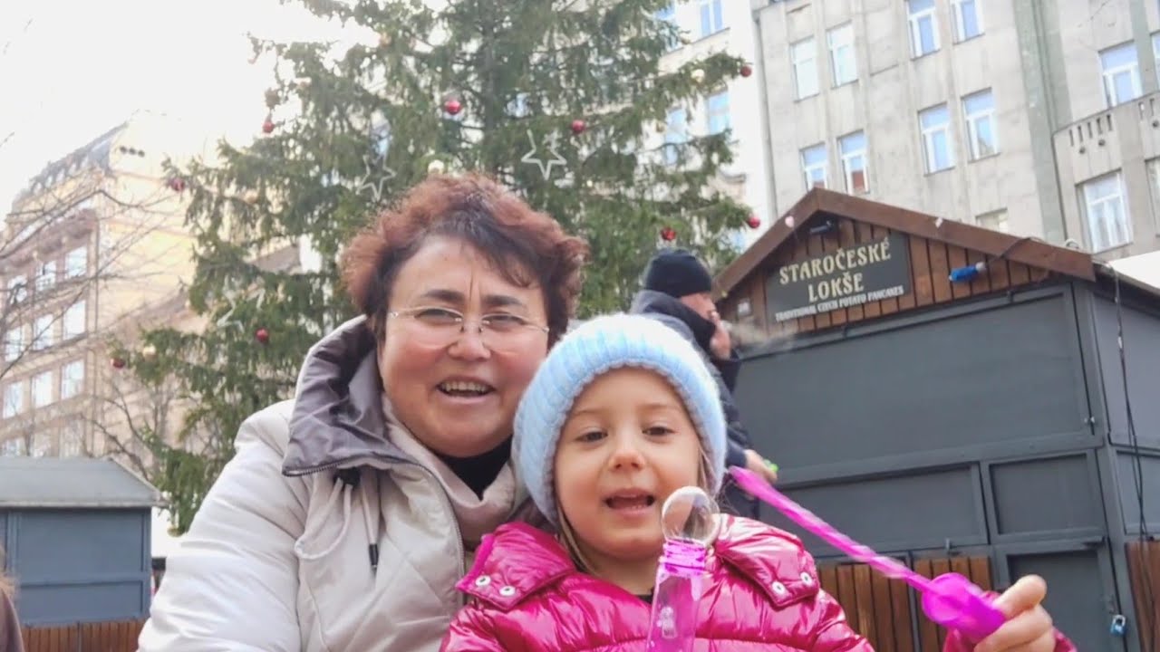 Устанавливают ёлку в Праге🌲Вести из Канева