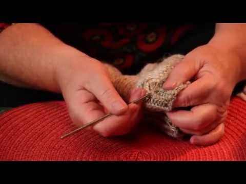 Как завязать узел в конце вязания спицами