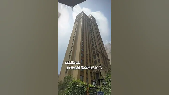 【#社區免費人工降雨給業主降溫】6月21日，河南濮陽。 連續多日高溫，一社區開啟人工降雨降溫模式。 一位業主表示，效果還是有的，比較涼爽，飄下來像瀑布一樣，感覺還挺好看的。 - 天天要聞