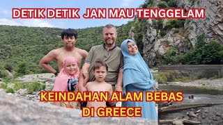 Detik Detik Jan Tenggelam Ke Danau Melihat Keindahan Alam Bebas Di Greeceyunani