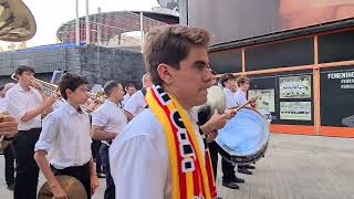 Agrupación Musical de Rocafort en los aledaños del Mestalla. Valencia