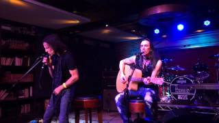 Nuno Bettencourt & Gary Cherone - More than Words (Extreme Band) screenshot 5