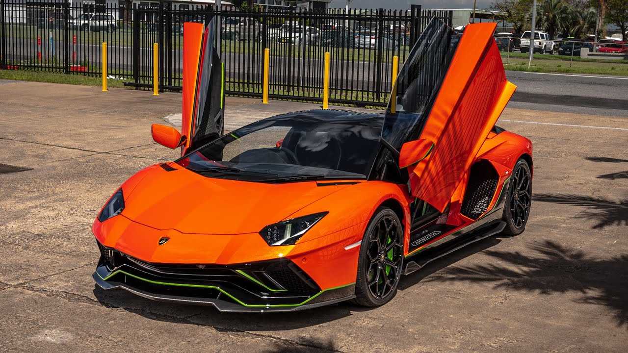 Aventador 7804 Ultimae Roadster 1 of 250 Arancio Xanto