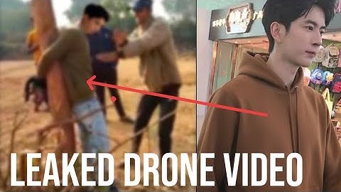 Gelekte DRONE VIDEO: YU MENGLONG TOR TUR op een verlaten terrein in PEKING