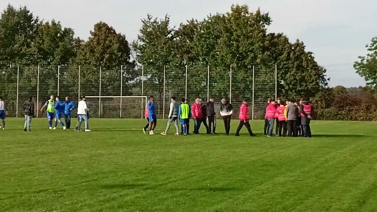 Tumulte nach Spielende im Spiel SV Ebersbach 1910 gegen die TSG Salach am 03.10.2022