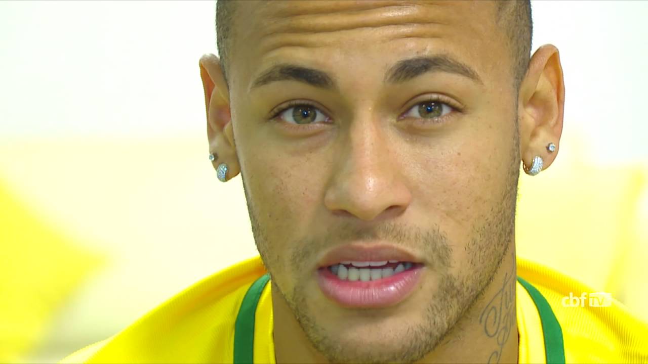 Neymar de 2016 revê imagens do Neymar de 2012