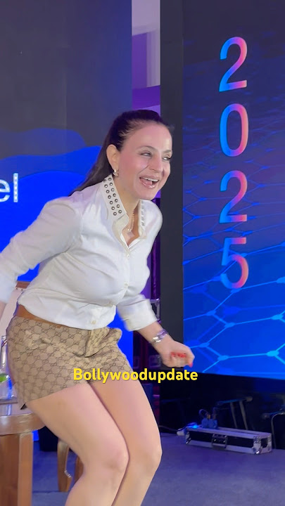 Ameesha Patel kaho na pyaar hai dancing on stage #ameeshapatel #kahonapyarhai #song #shorts