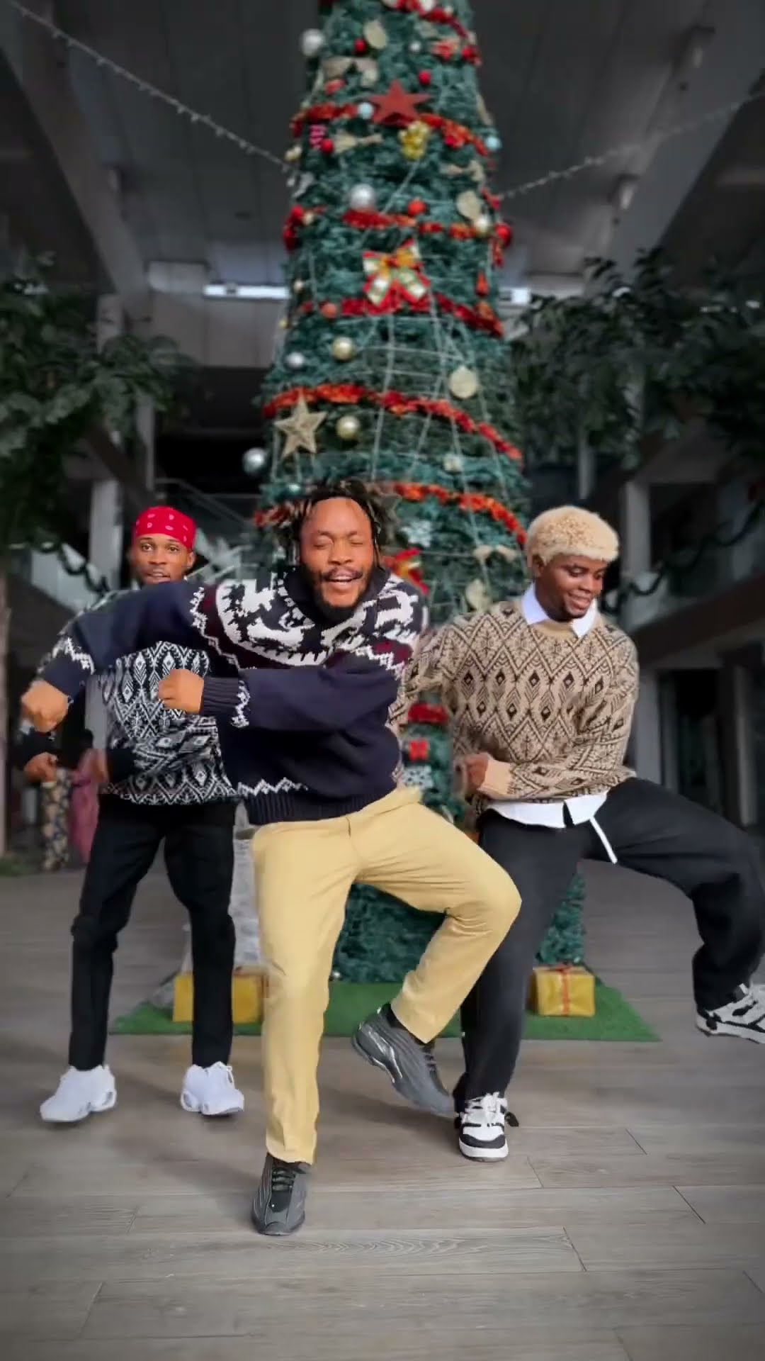 Dancing into the joy of the season,it truly is the most wonderful time of the year ?❤️?