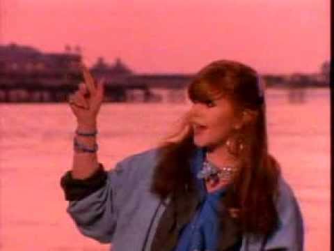 Kirsty MacColl - He&#039;s On The Beach