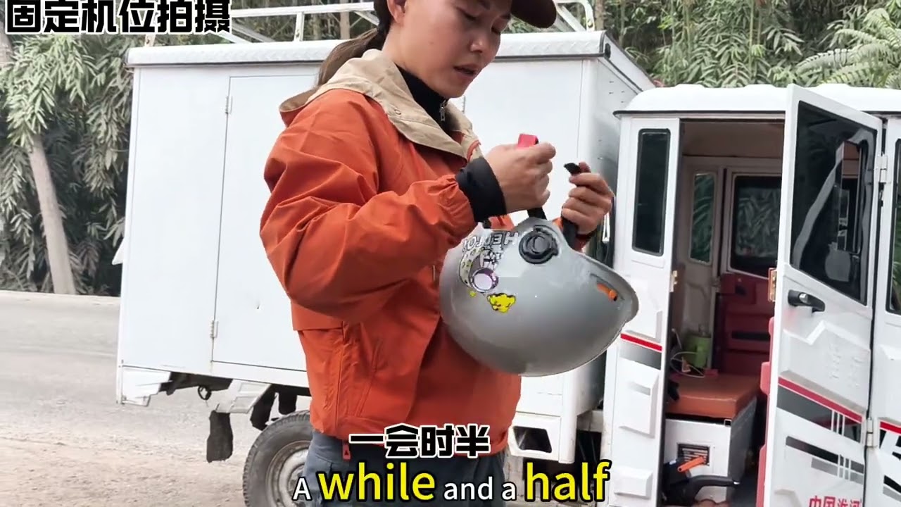 一路颠簸到目的地，偶遇大姐一家人照顾，一道莴笋炒腊肠犒劳自己#农村柴火饭 #农村生活 #旅行推荐官 #旅行 #三轮车