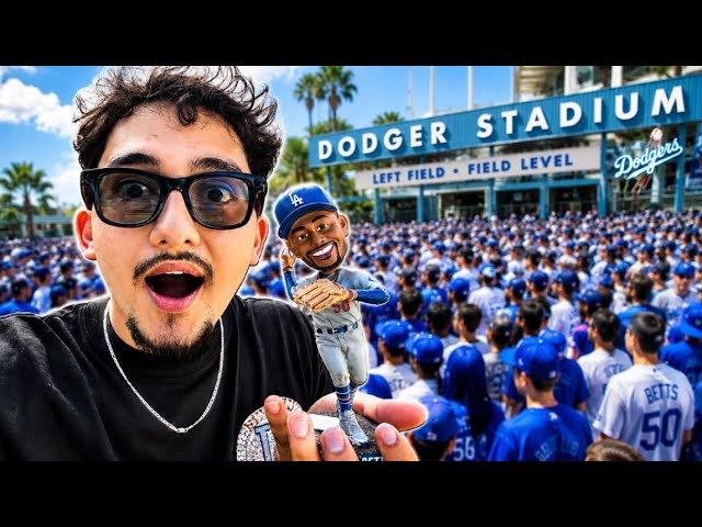 The Mookie Betts Bobblehead Giveaway Was COMPLETE CHAOS - YouTube