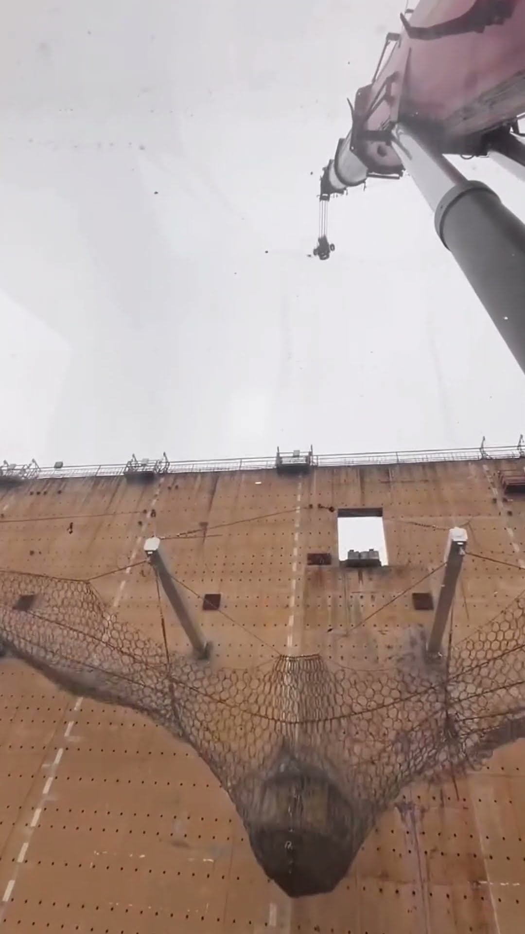 Quality test of heavy material anti fall rope- Good tools and machinery make work easy