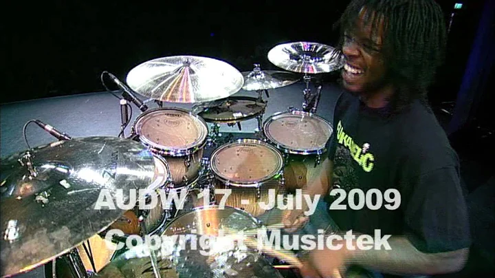 Thomas Pridgen, Ronald Bruner Jr. Drum Battle - Pa...