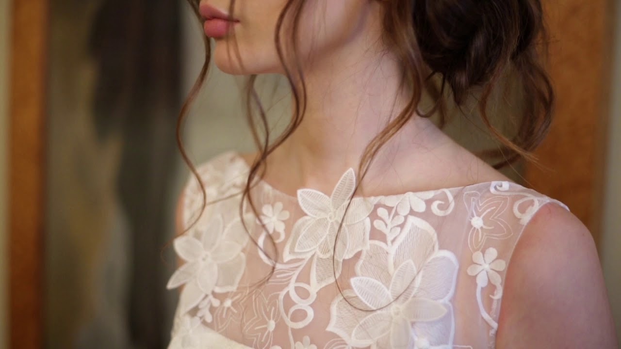 Kamilla - Limited edition textured lace wedding dress \\ Anna Skoblikova