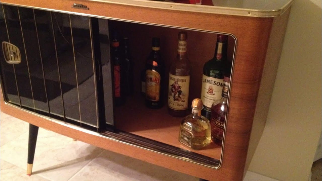 Instead Of Throwing Away Old Radio Cabinet, Guy Transforms It Into Something Cool