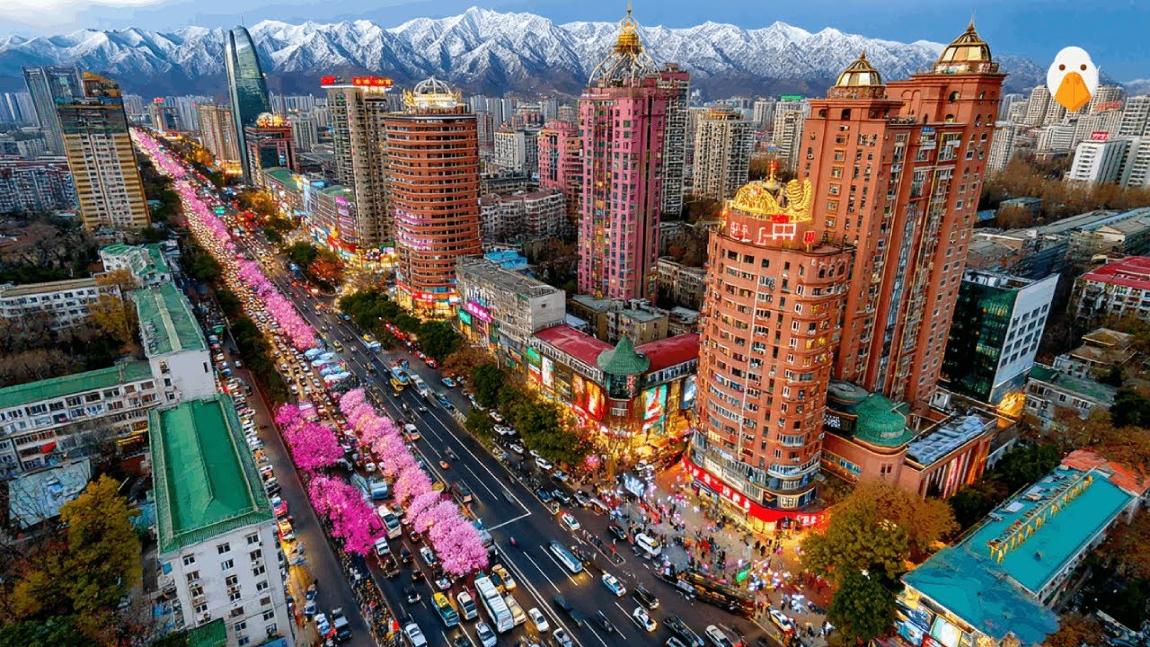 Урумчи, Синьцзян🇨🇳 Сердце Центральной Азии внутри границ Китая! (4K HDR)