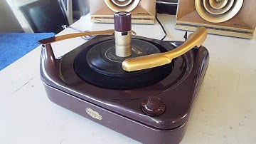 V-M 950 3 speed automatic changer playing a stack of 45