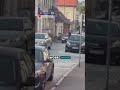 Wtargnął z nożem do zakładu fryzjerskiego. Policjanci zaczęli strzelać