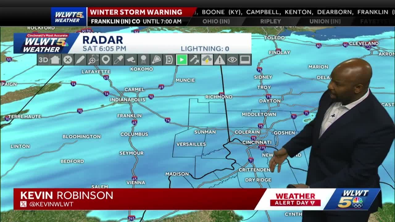 Tracking heavy snow bands moving through Cincinnati - YouTube