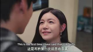 狙击蝴蝶：李雾怎么也没有想到他只是来送个奶茶就被岑矜拉去当模特了，这是岑矜第一次说喜欢李雾，李雾开心的不得了