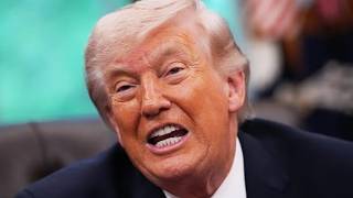 Trump told what he’s doing is ILLEGAL
John Roberts warns that Donald Trump is likely acting unlawfully by demolishing the White House East Wing to construct a massive ballroom
⚠️ Ground News: Get 40% OFF their unlimited access Vantage plan at https://ground.news/pakman
🤝 Become a Member: https://www.davidpakman.com/membership
https://lawandcrime.com/supreme-court/chief-justice-roberts-deems-trumps-ballroom-likely-unlawful-and-laments-that-the-separation-of-powers-lost-in-unusual-dissent/
📚 PRE-ORDER Davids new book PAY ATTENTION https://davidpakman.com/attention
📧 Subscribe to our (FREE) Substack newsletter: https://substack.davidpakman.com
Instagram: https://www.instagram.com/davidpakmanshow
Facebook: https://www.facebook.com/dpakman
Reddit: https://www.reddit.com/r/thedavidpakmanshow
Discord: https://www.davidpakman.com/discord
Bluesky: https://bsky.app/profile/davidpakman.bsky.social
Threads: https://www.threads.net/@david.pakman
Davids tech:
Camera: Panasonic Lumix G85 https://amzn.to/4fOir5a
Microphone: Shure SM7B: https://amzn.to/3hEVtSH
Voice Processor: dbx 266xs https://amzn.to/3B1SV8N
Stream Controller: Elgato Stream Deck XL https://amzn.to/4fOGJvE
Microphone Cloudlifter: https://amzn.to/2T9bhne
Timely news is important! We upload new clips every day! Make sure to subscribe!
Original show date: September 1, 2026
#davidpakmanshow #davidpakman #tdpsdavidpakmanshow #davidpakman #tdps Trump told what he’s doing is ILLEGAL