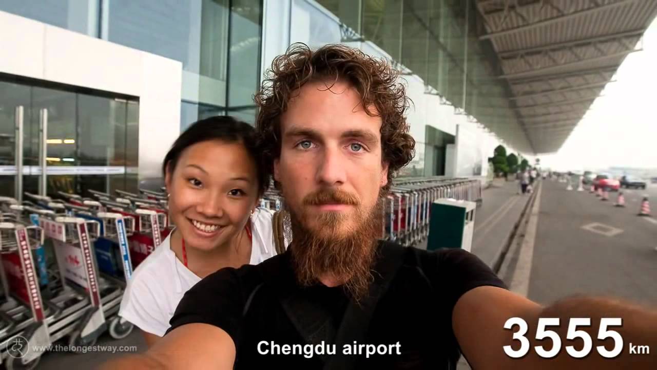 Фотосессия пары в ходьбе. Идти пешком. Спортивная девушка идет. Кристоф рихейдж. 0 walked.