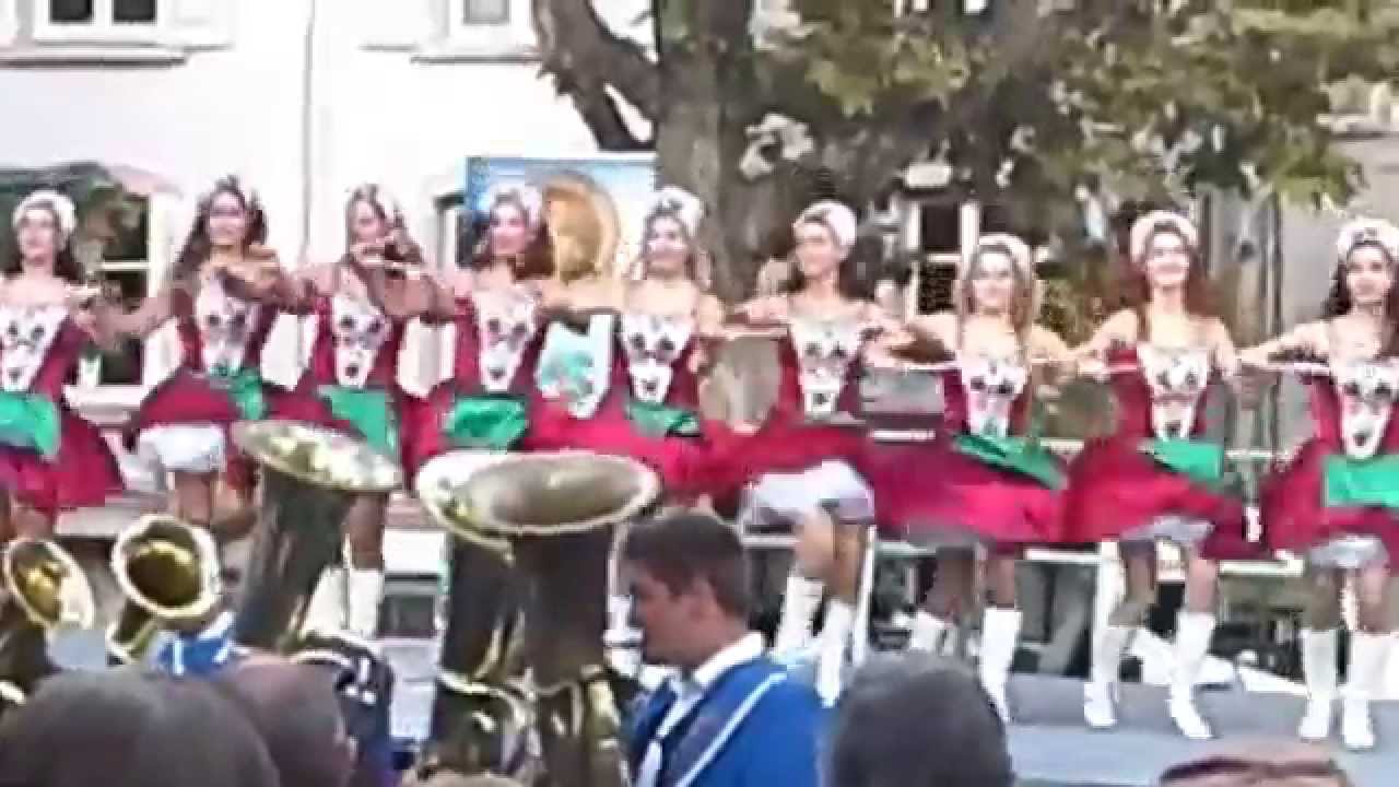 brass band et majorettes Hongrie French cancan YouTube