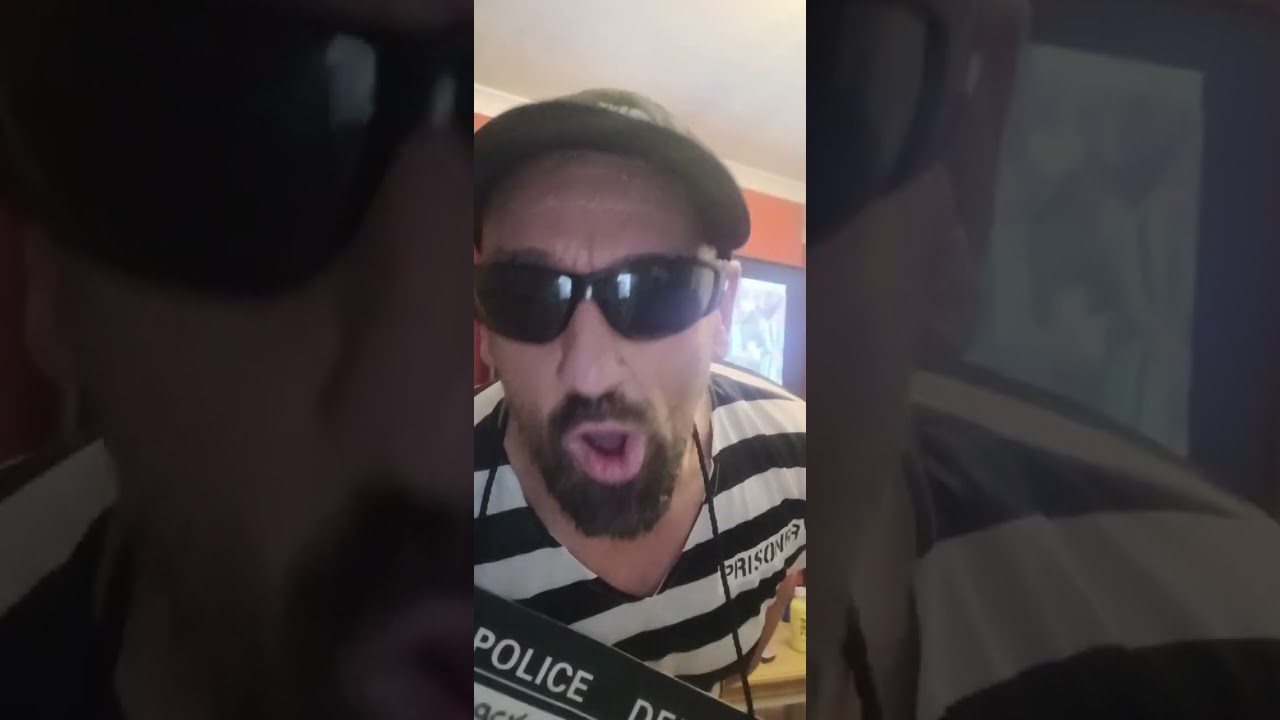 ‪@TheLiarTheSnitchInDadsWardrobe‬