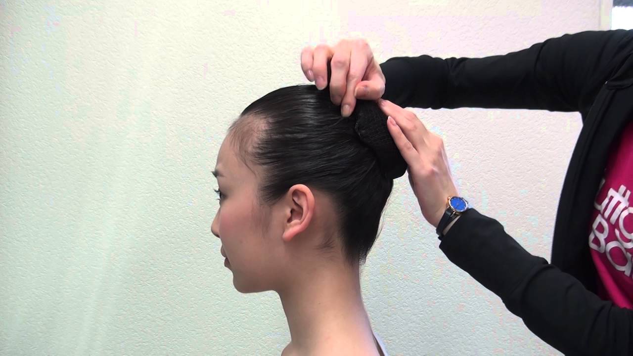 不器用ママでも簡単にできる バレエのシニヨンヘアの作り方 Dews デュース