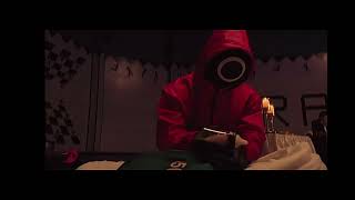 Squid game 3 guardia alimenta a la bebé #squidgame #squidgamenetflix #squidgame3 #eljuegodelcalamar3 screenshot 3