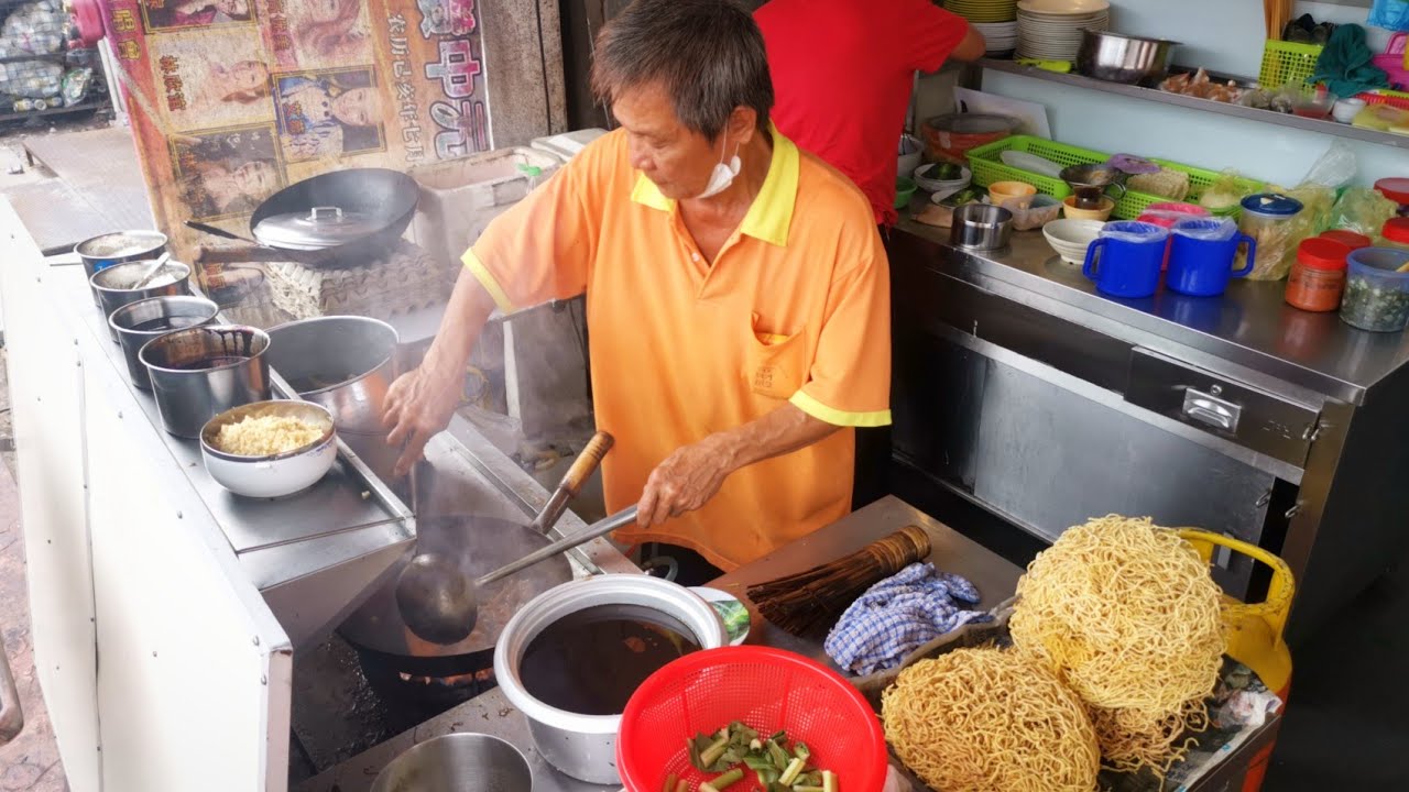 Fried Noodle opposite Sunshine Farlim Penang Street Food Malaysia Old