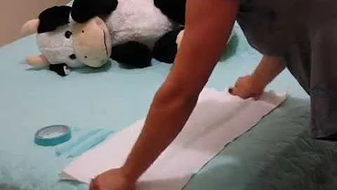 Como prender a fralda de pano?