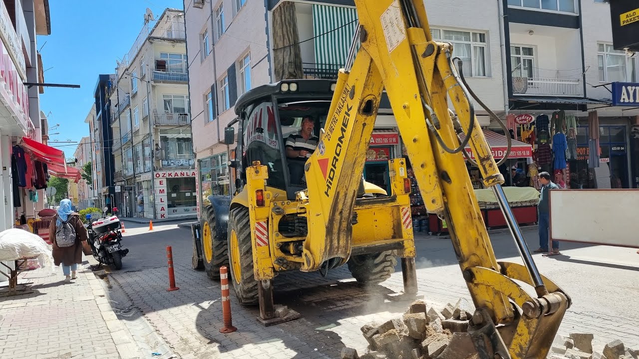 Hidromek 4cx Kilitli Taş Nasıl Sökülür