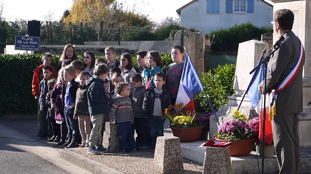 Commémoration du 11 novembre à  Bouresse, 86 Poitou Charentes 11 novembre 2015