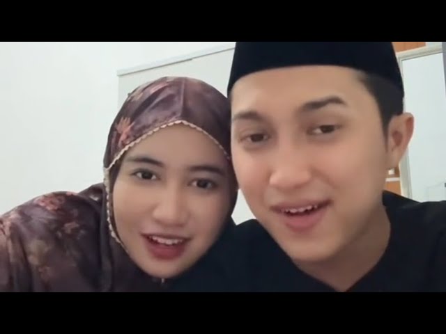 Bikin Baper Pasangan Ini, Duet Sholawat Ustadz Yusuf Dengan Sang Istri class=