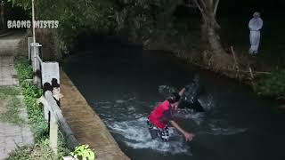 Prank Pocong Di Sungai Angker || Prank Hantu Paling Lucu Di Indonesia 