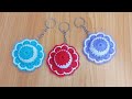 طريقة عمل ميدالية مفاتيح كروشيه على شكل قبعة تشبه الزهرة تعليم كروشيه للمبتدئين Crochet Keychain 