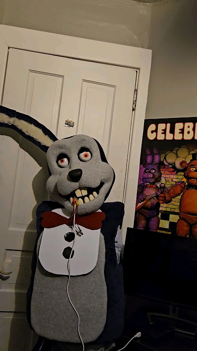 how'd he get in there?? #fnaf #battington #tadc #jaxdigitalcircus #fnafcosplay #youtubeshorts #yeah