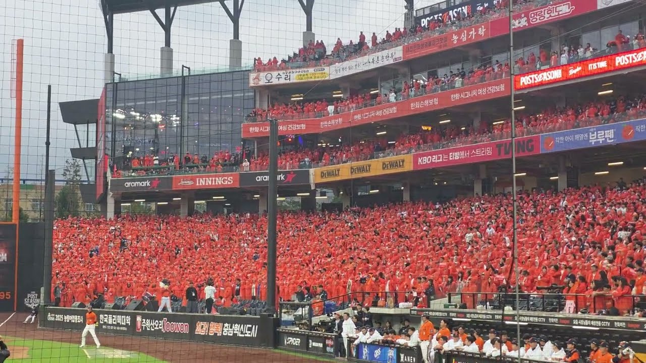 [플레이오프 1차전] 역대급 육성응원!!!  추가득점을 뽑아내는 한화이글스 8회말 공격 #직캠  