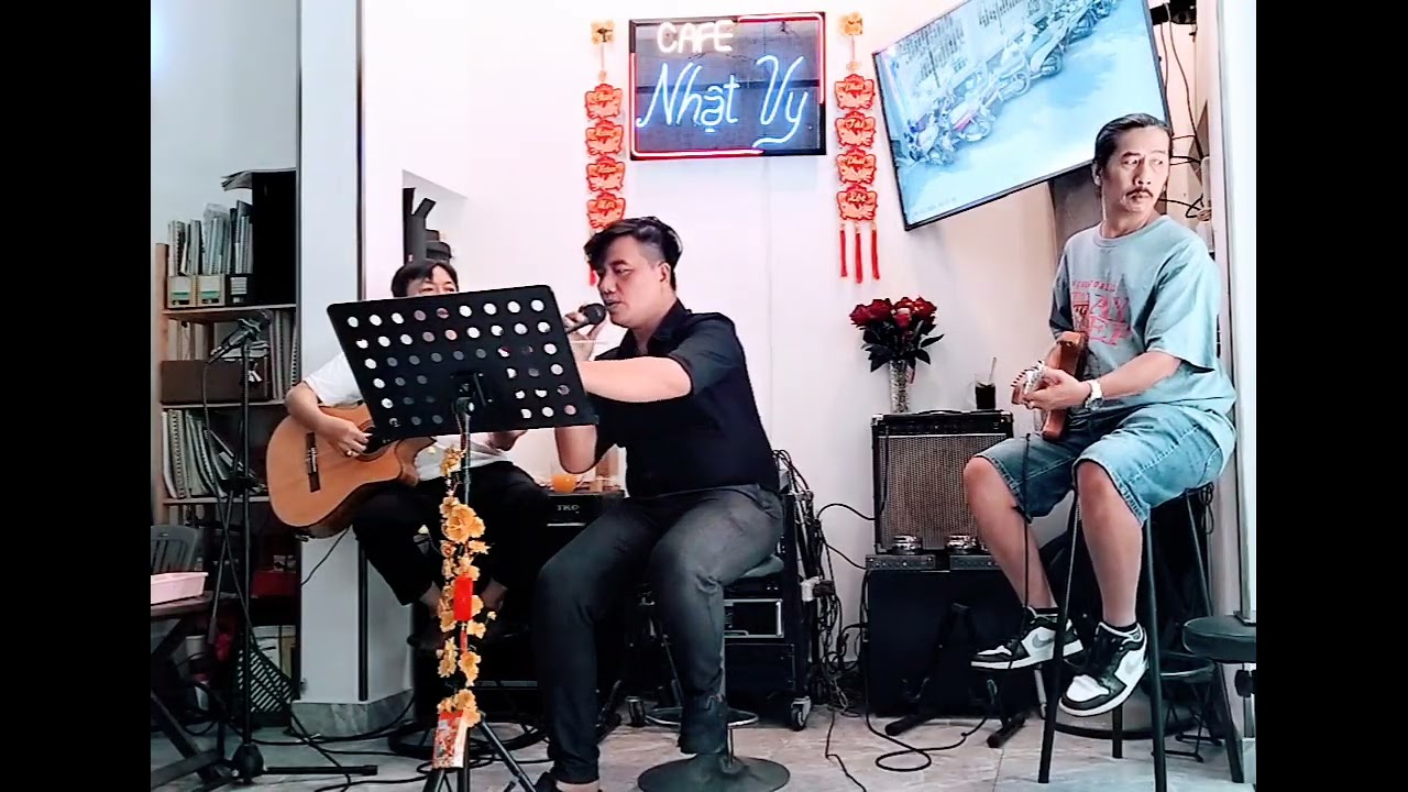 Cánh Thiệp Đầu Xuân ( Minh Kỳ - Lê Dinh ) Tini Phong live guitar 