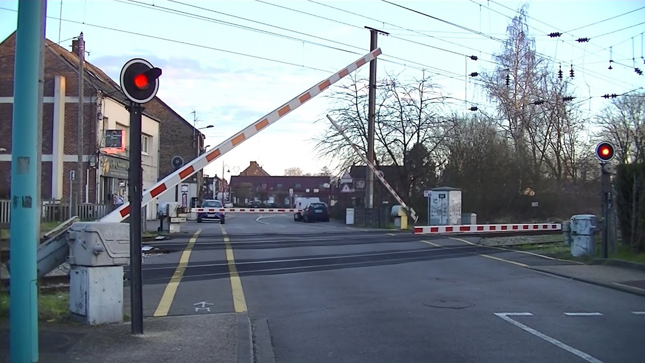 Spoorwegovergang Trith-Saint-Léger (F) // Railroad crossing // Passage à niveau