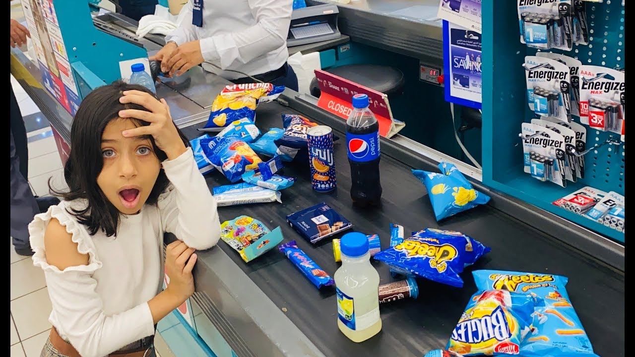 ممنوع اشتري غير الاكل الازرق 😩 !! دمااااار قوي